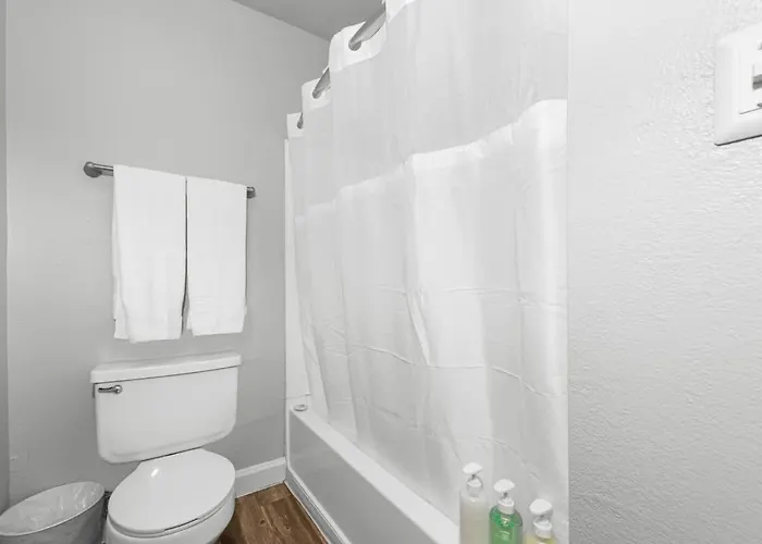 Stylish 2br Near Asu Featuring Pool Grill & Parking